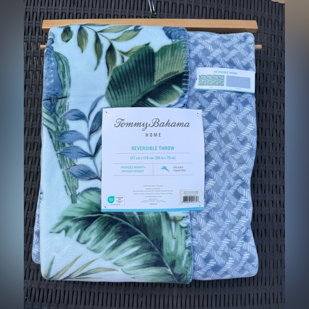 Tommy Bahama Parrot Party Coco Flannel Fleece Reversible Throw Blanket 50" x 70" - Picture 4 of 7